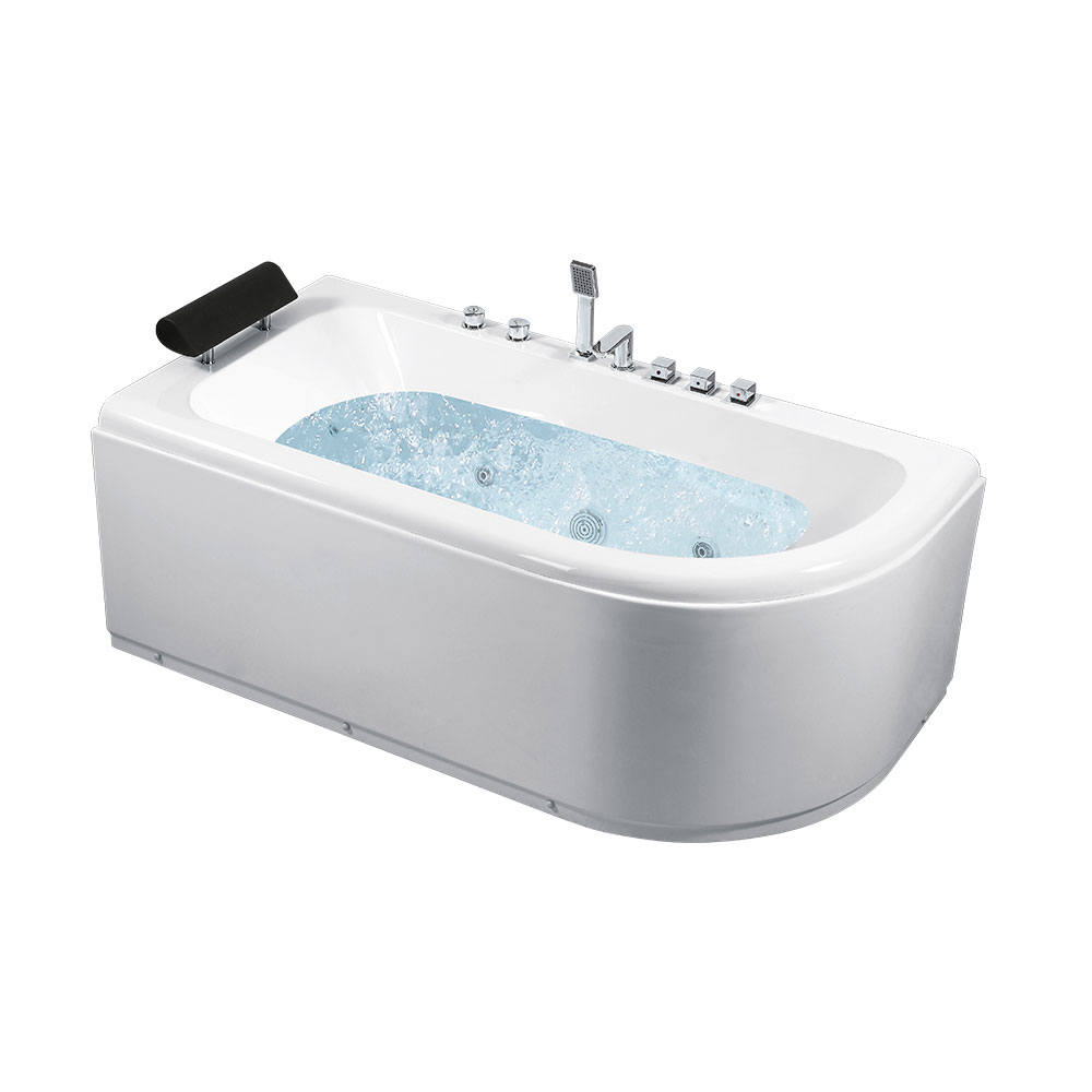 Corner Whirlpool kylpyamme